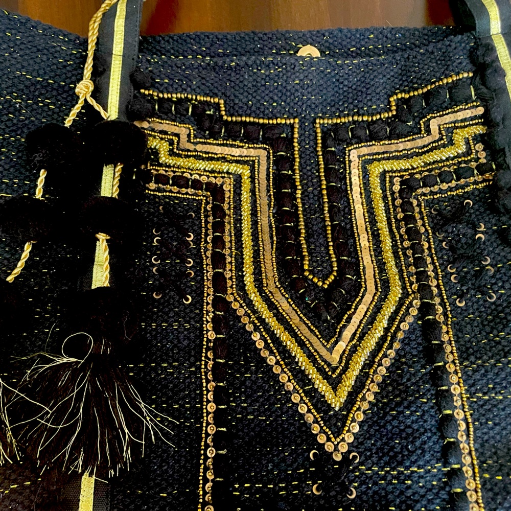 America and beyond black and gold tote bag!